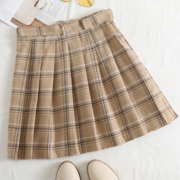 3/$30 🛒 SHEIN Khaki High Waist Belted Plaid Skirt - Picture 2 of 5